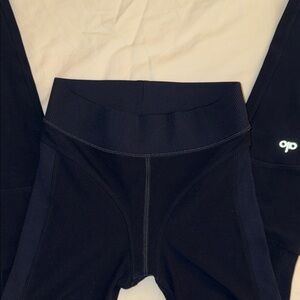 ALO Yoga Navy Blue Ribbed Performance Leggings in realllllyyyyy good condition